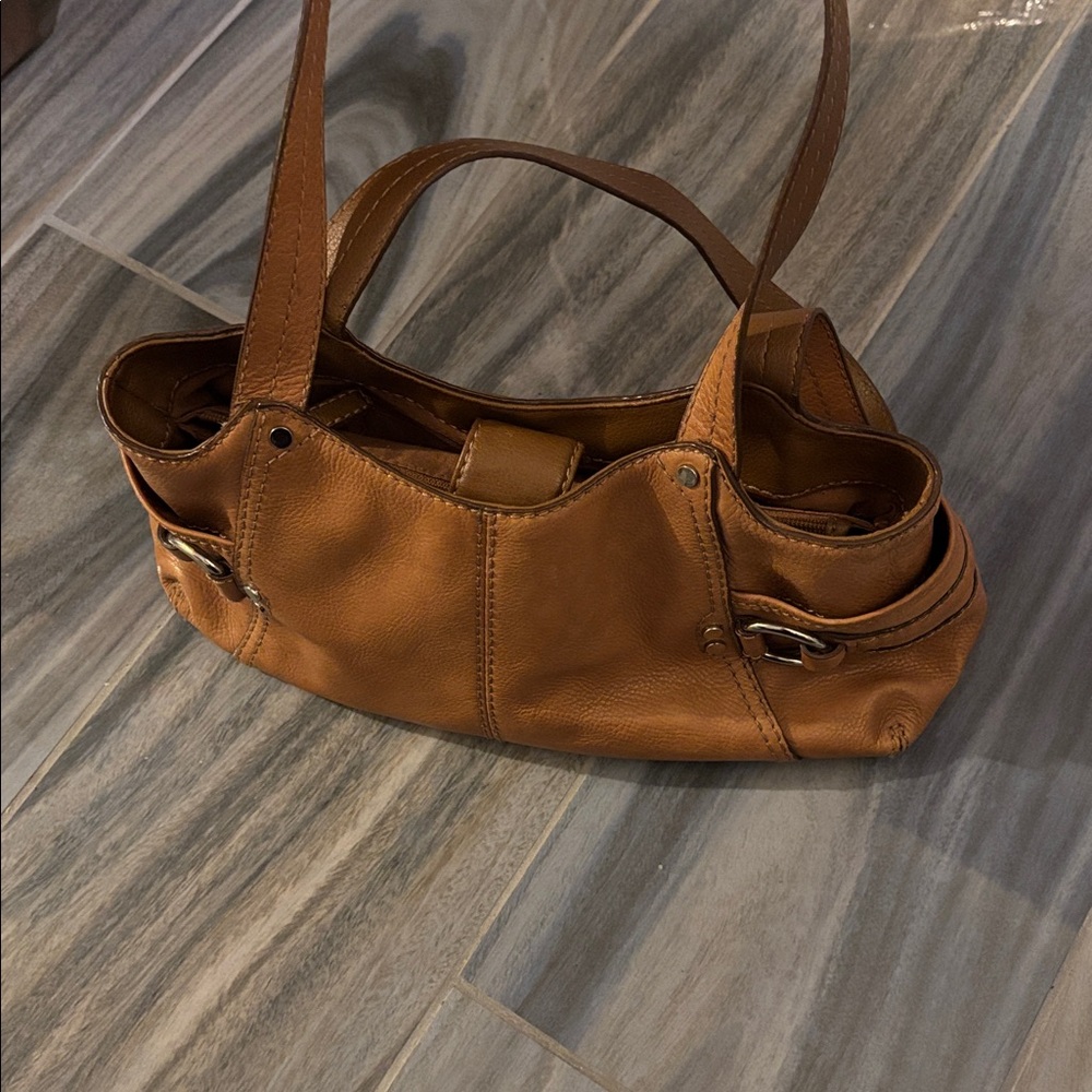 St John Tan Leather Women's Bag.( width:13, Length:7, strap Length:10